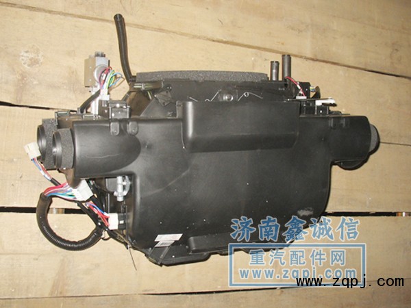 山東濟(jì)南德龍M3000中卡汽車配件暖風(fēng)機(jī)總成及配件81265323、4/81265323、4
