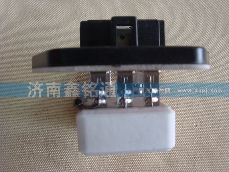 重汽金王子10暖風電阻調速塊/