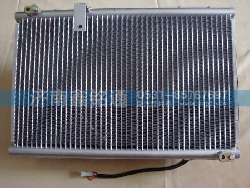 陜汽德龍F2000側置散熱器冷凝器總成/DZ13241824404