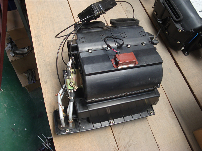 德龍F2000 暖風(fēng)機  DZ13241821001/DZ13241821001