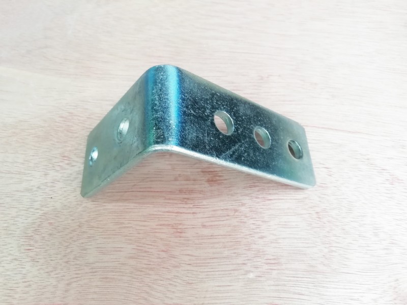 612600190367,Low pressure filter bracket,濟(jì)南向前汽車(chē)配件有限公司