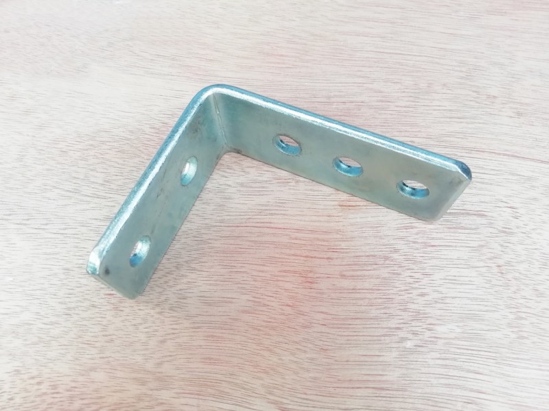 612600190367,Low pressure filter bracket,濟(jì)南向前汽車(chē)配件有限公司