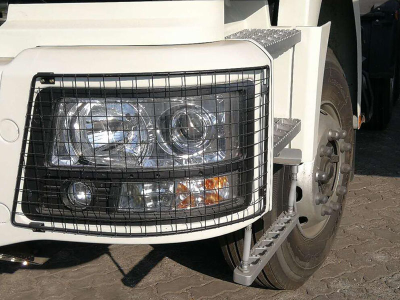 SZ981000732,左前照燈防護(hù)柵 Left headlight shield,濟(jì)南向前汽車(chē)配件有限公司