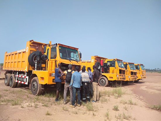 偏駕駛室自卸車6X4，